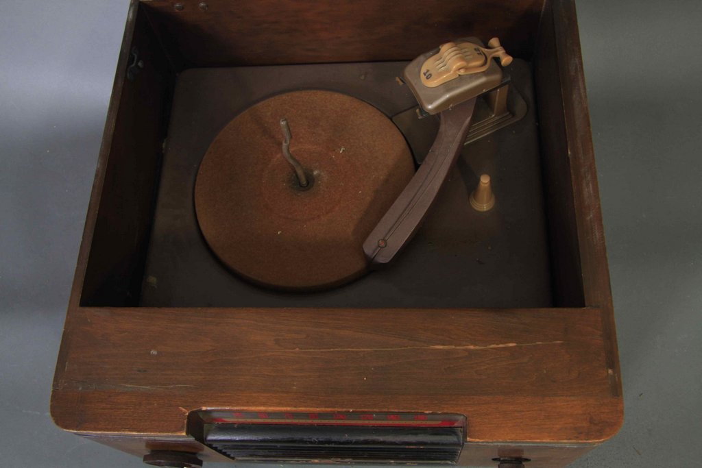 RCA Victor Radio and Victrola from 1947
