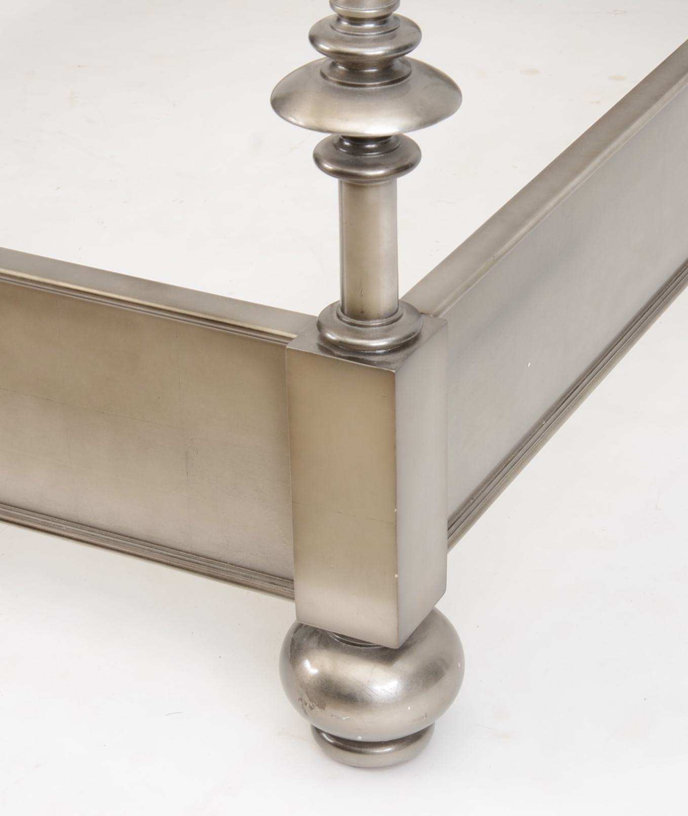 Gorgeous Modern Poster Bed