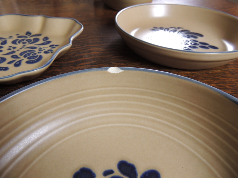 Pfaltzgraff Pottery Folk Art Serving Tableware