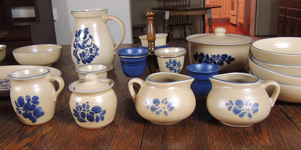 Pfaltzgraff Pottery Folk Art Serving Tableware