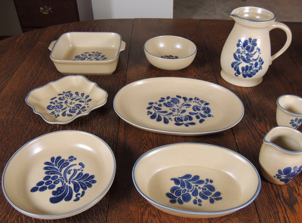 Pfaltzgraff Pottery Folk Art Serving Tableware