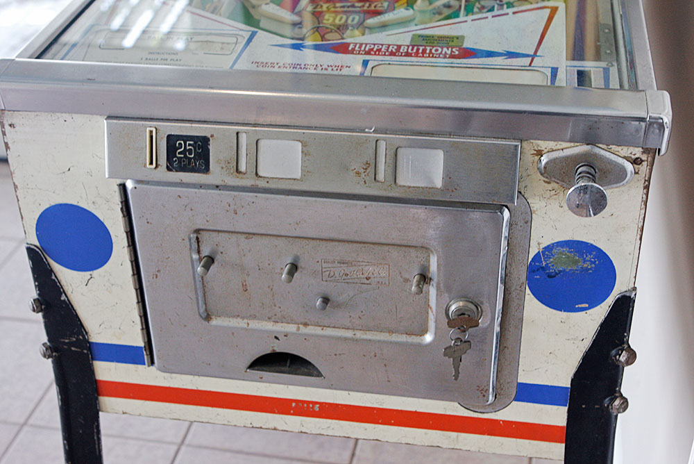 Gottlieb's Royal Guard Pinball Machine