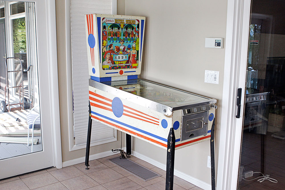 Gottlieb's Royal Guard Pinball Machine