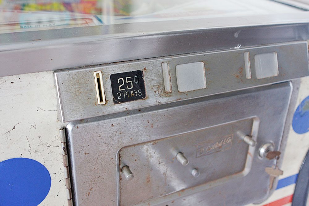 Gottlieb's Royal Guard Pinball Machine