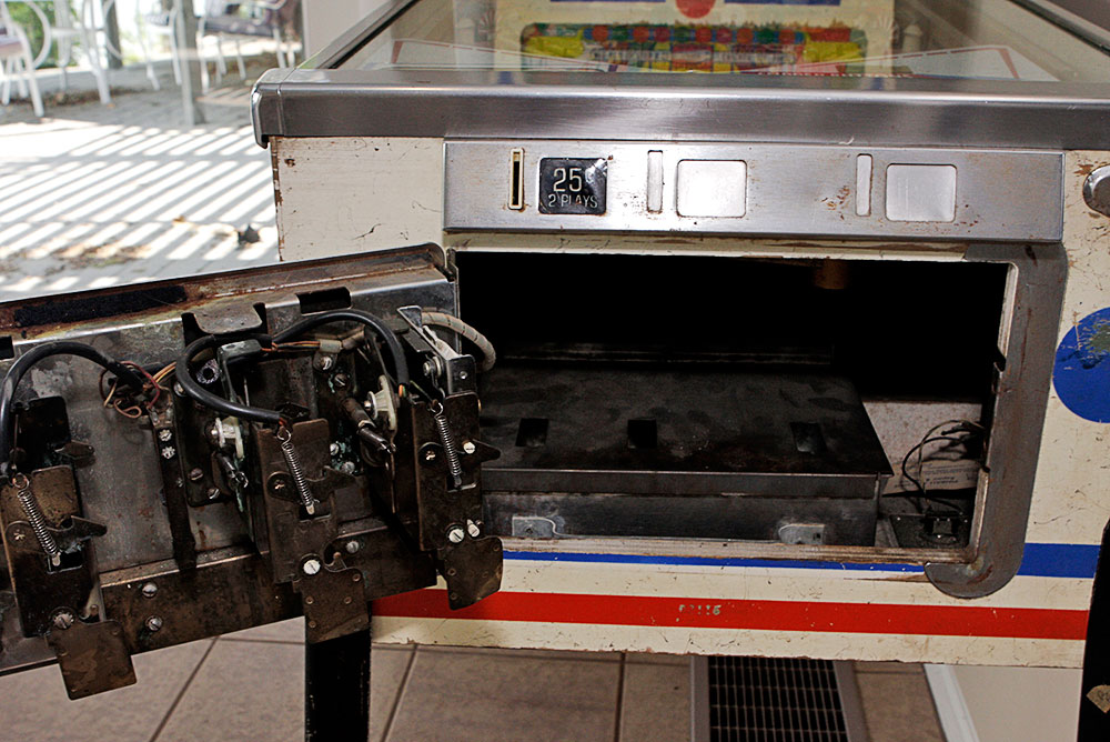 Gottlieb's Royal Guard Pinball Machine