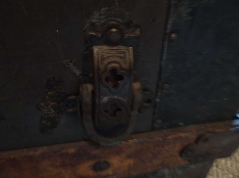 Antique Steamer Trunk 