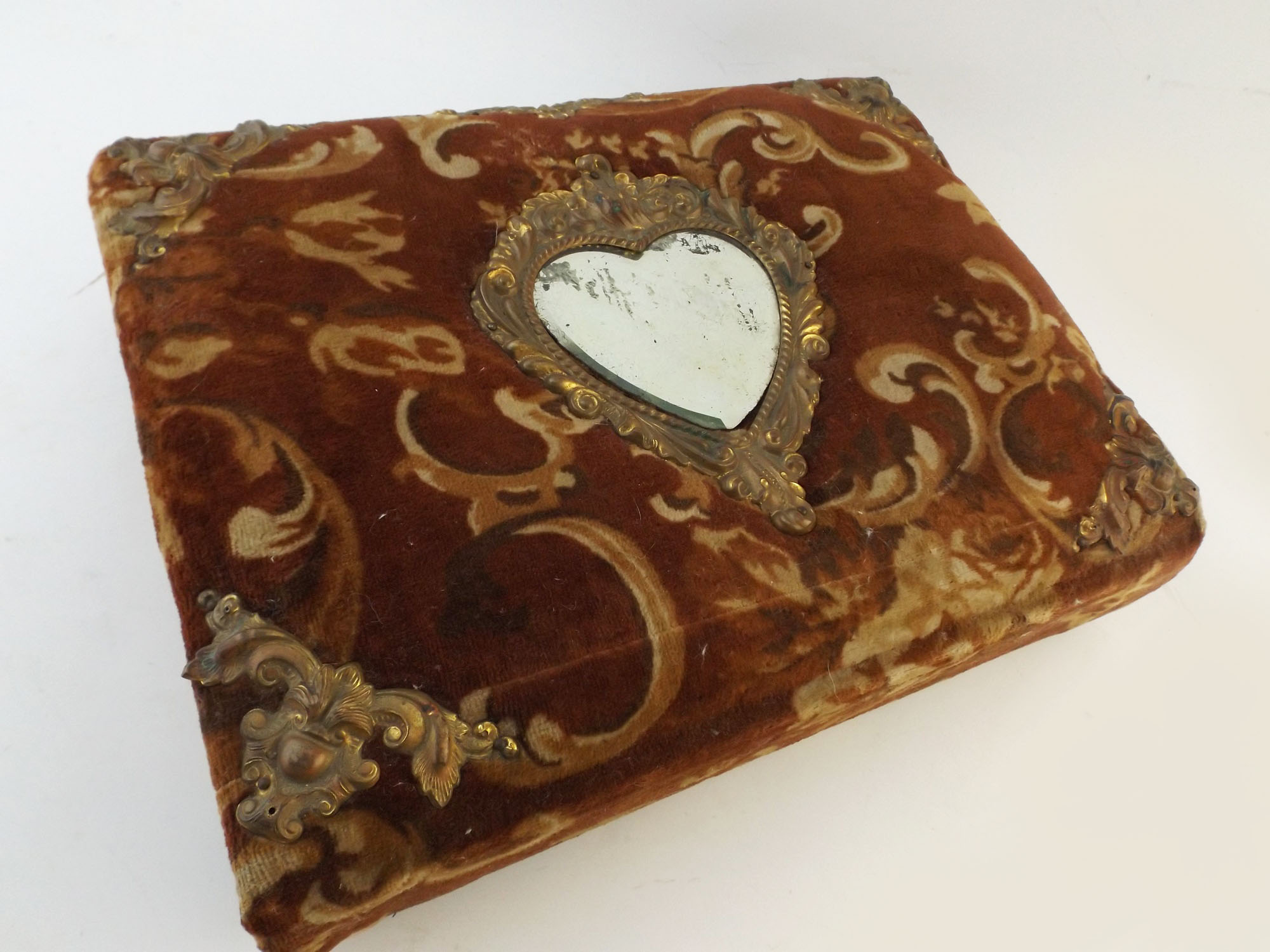 Victorian Velvet-Covered Scrapbook