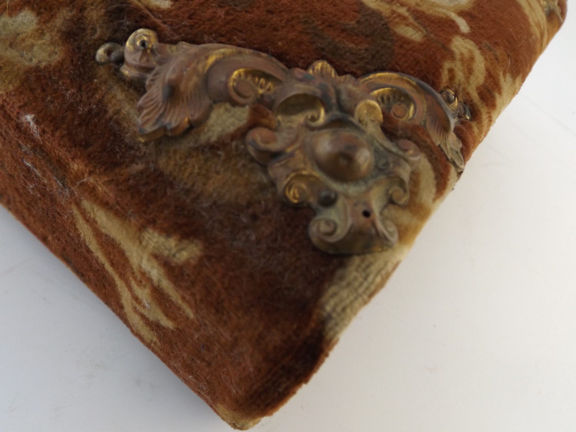 Victorian Velvet-Covered Scrapbook