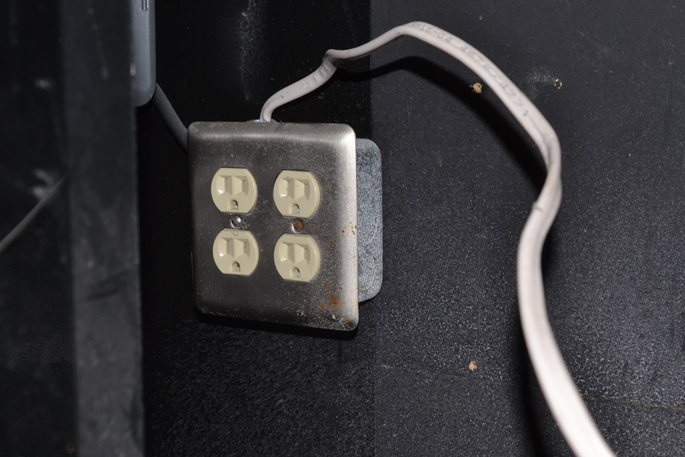 72-Gallon Oceanic Aquarium, Stand and Supplies