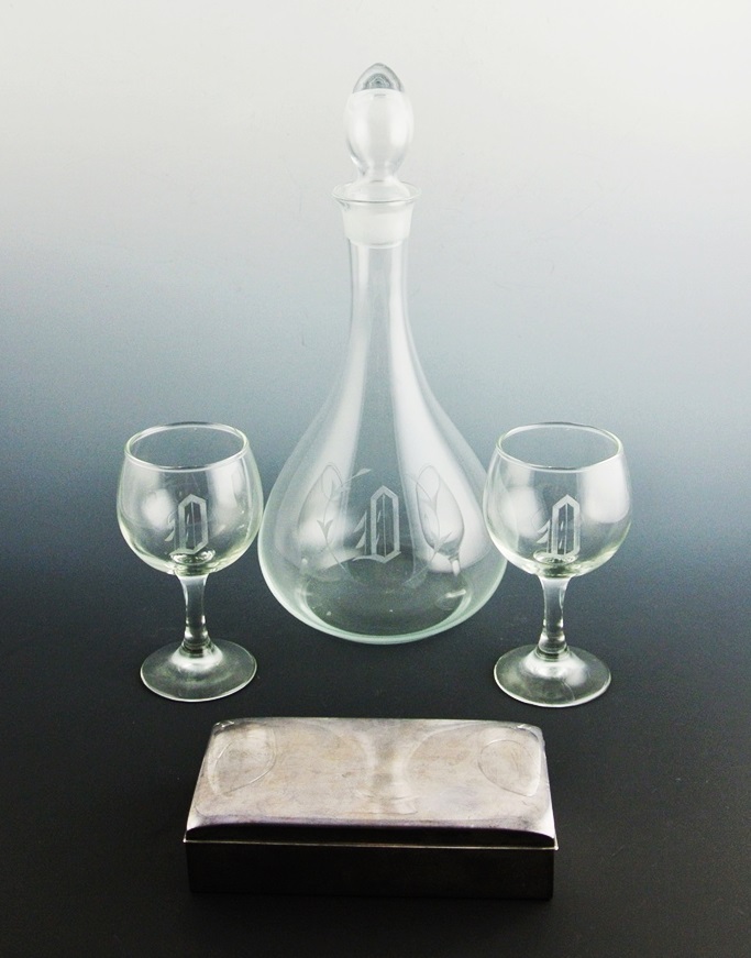 Vintage Decanter & Matching Wine Glasses With Cigarette Case