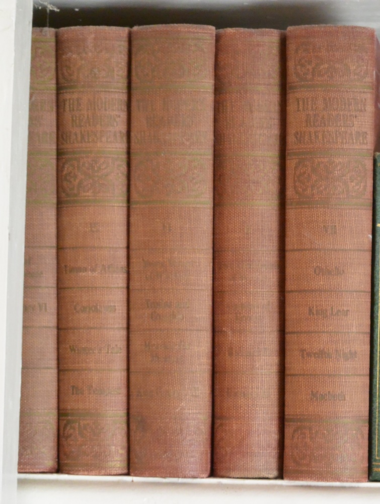 Set Funk and Wagnall's New Standard Encyclopedia and Shakespeare