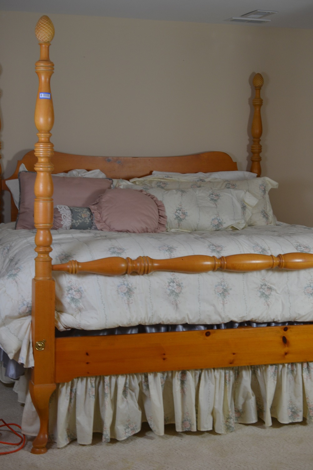 King Size Pine Four Poster Pineapple Finial Bed