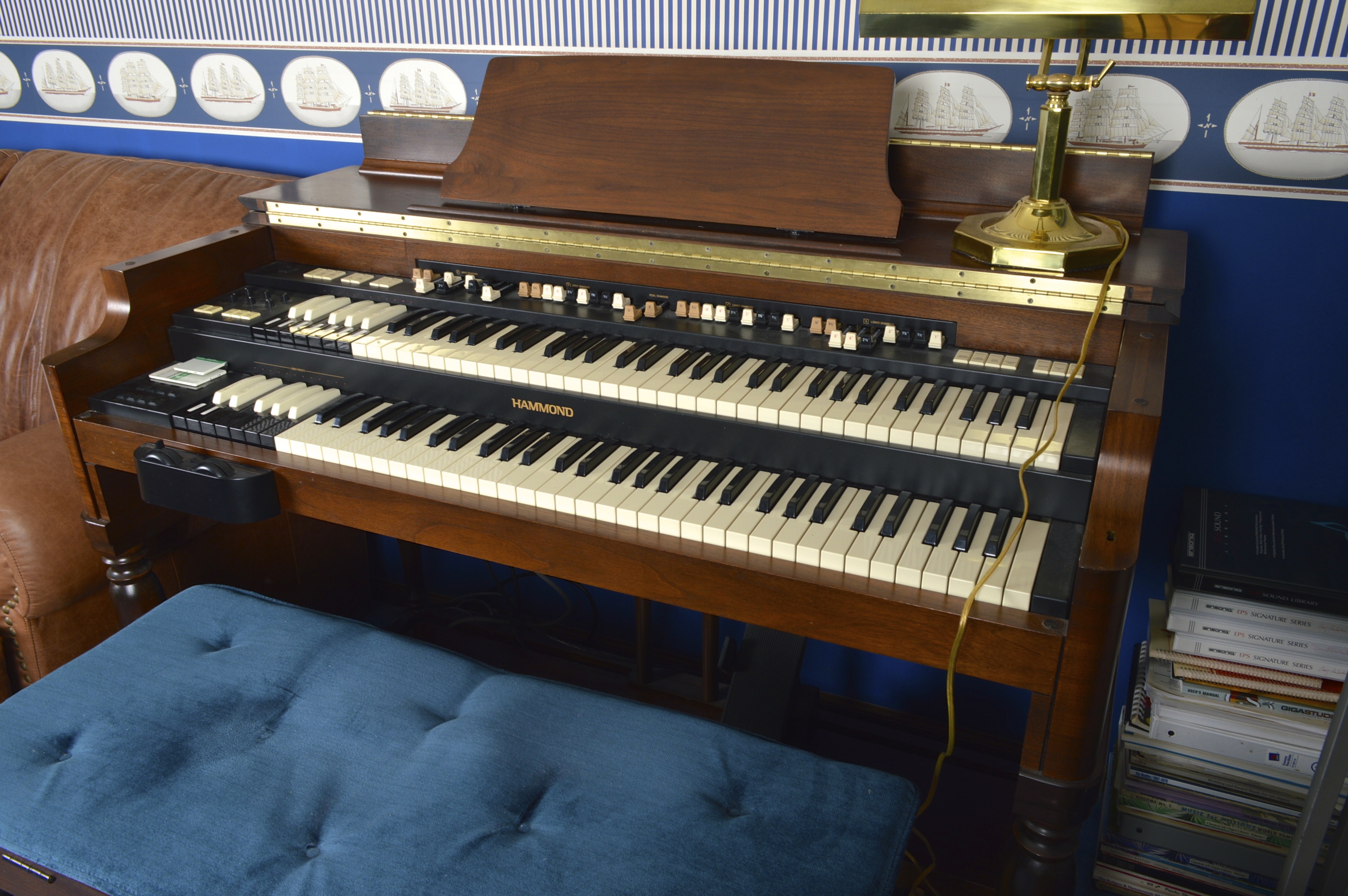 Hammond Organ and Leslie Speaker