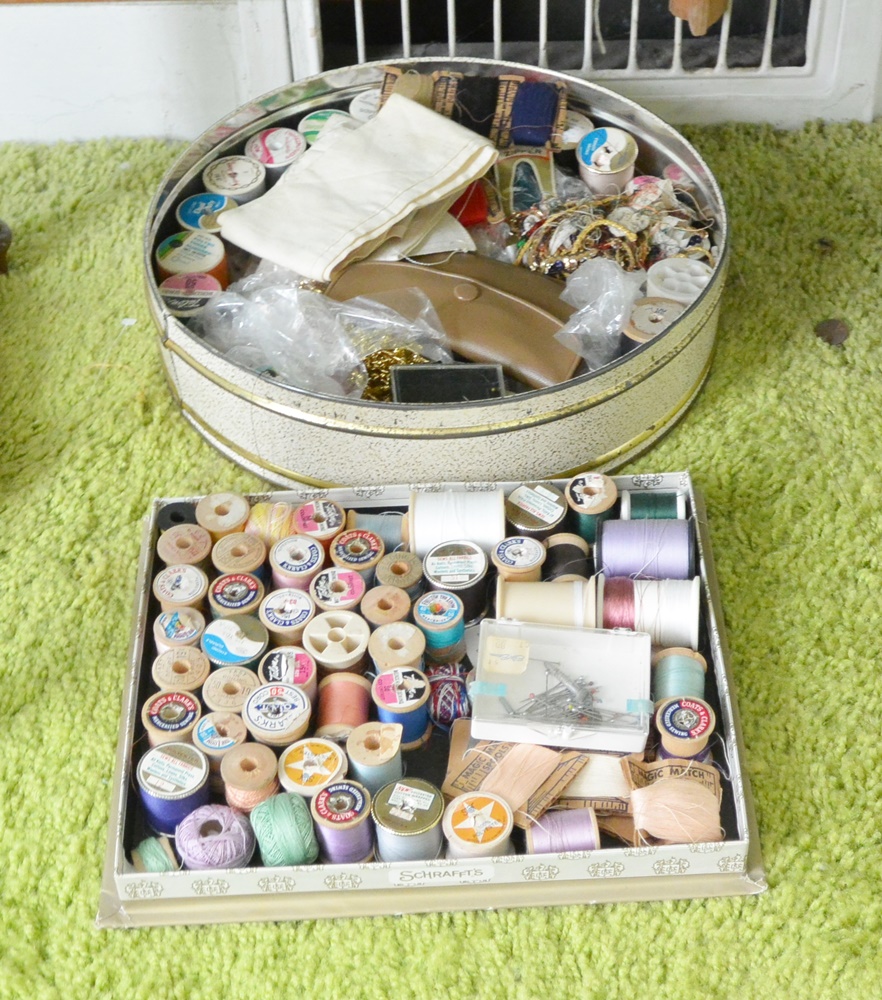 Vintage Singer Electric Sewing Machine Model 15-91