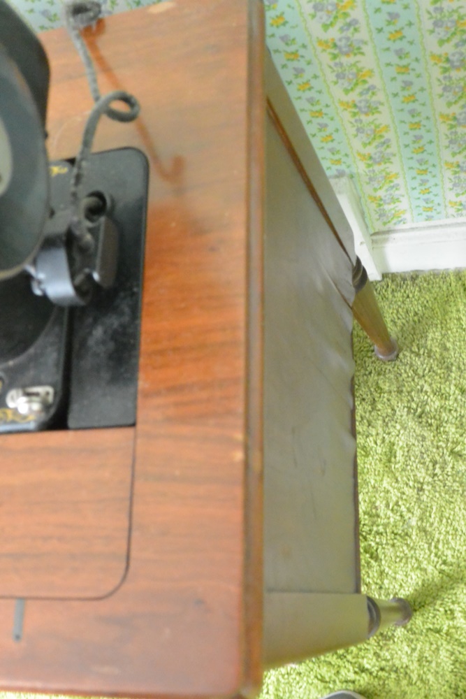 Vintage Singer Electric Sewing Machine Model 15-91