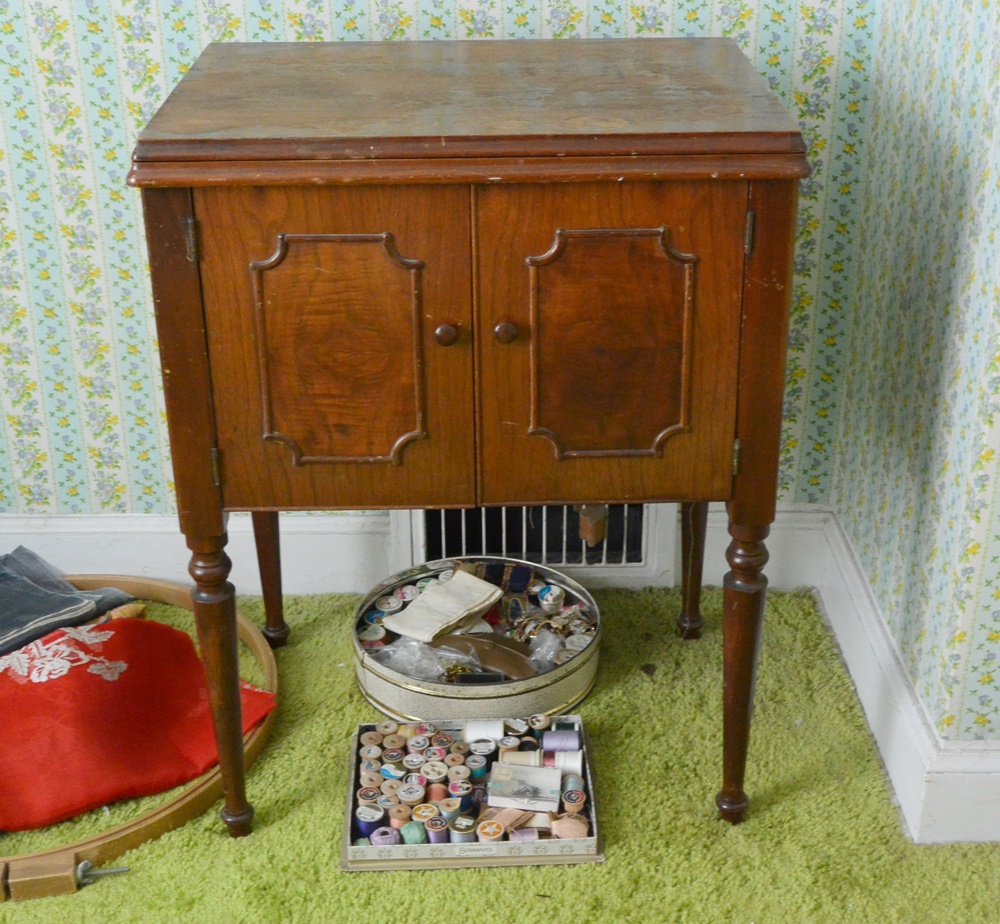 Vintage Singer Electric Sewing Machine Model 15-91