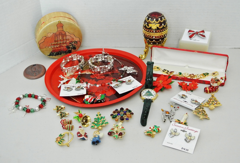 Attractive Holiday Jewelry For Gifts Or To Keep