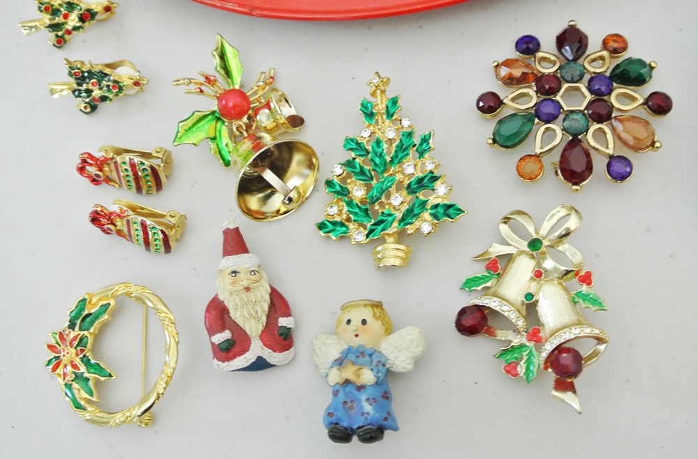 Attractive Holiday Jewelry For Gifts Or To Keep