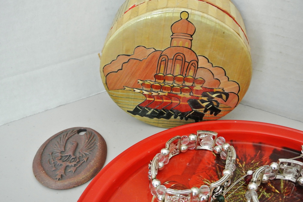 Attractive Holiday Jewelry For Gifts Or To Keep