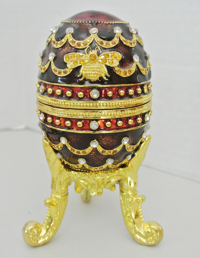 Attractive Holiday Jewelry For Gifts Or To Keep