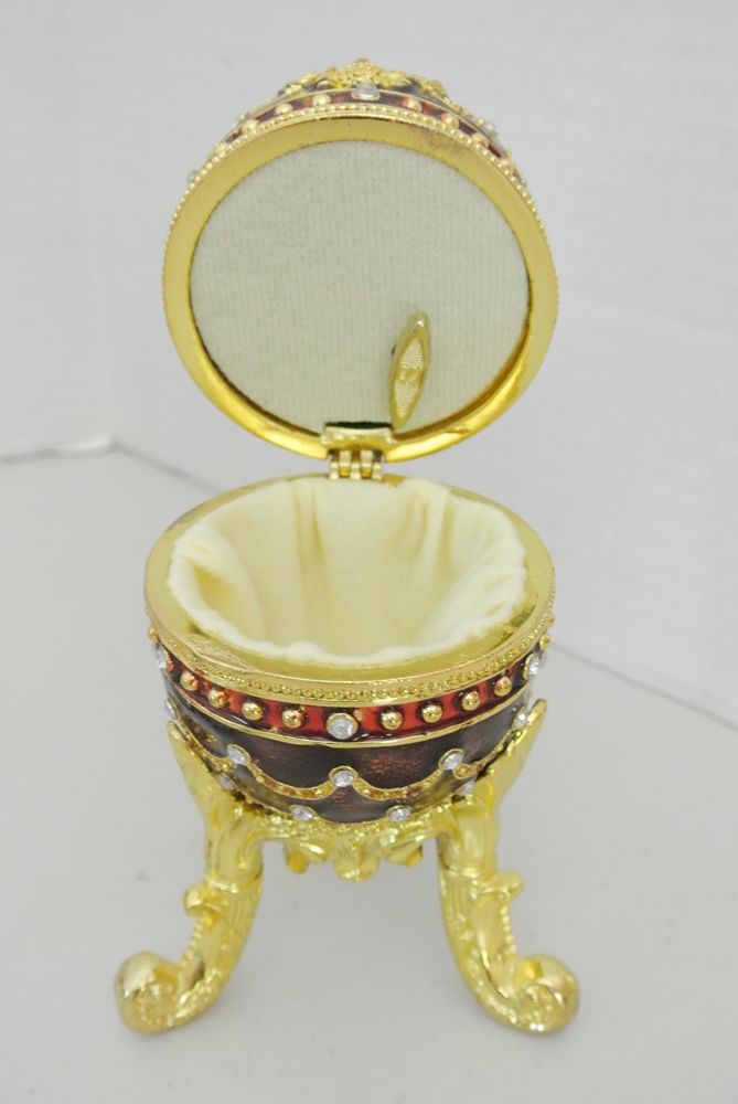 Attractive Holiday Jewelry For Gifts Or To Keep