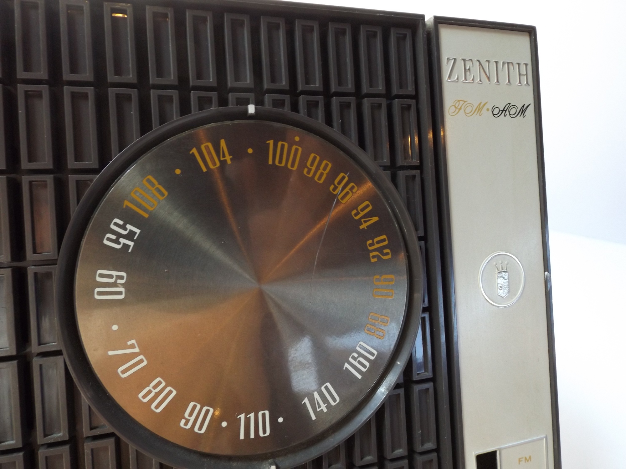 Vintage Zenith AM/FM Radio