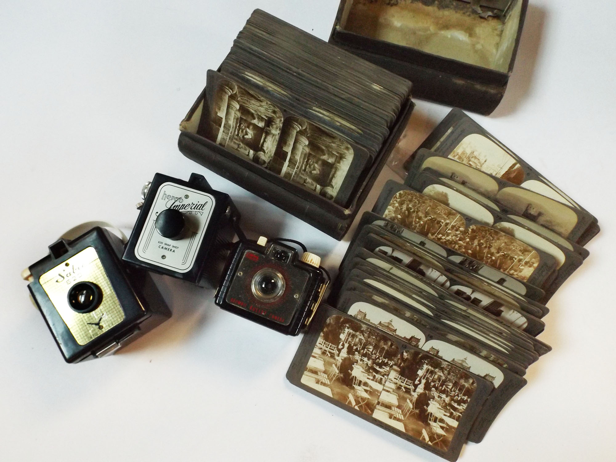 Vintage Cameras and Stereoscopic Cards