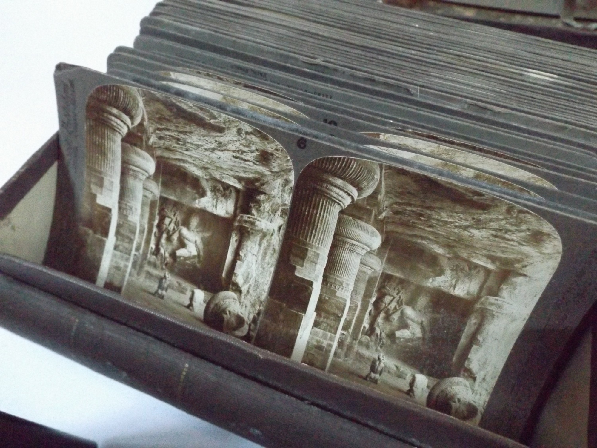 Vintage Cameras and Stereoscopic Cards