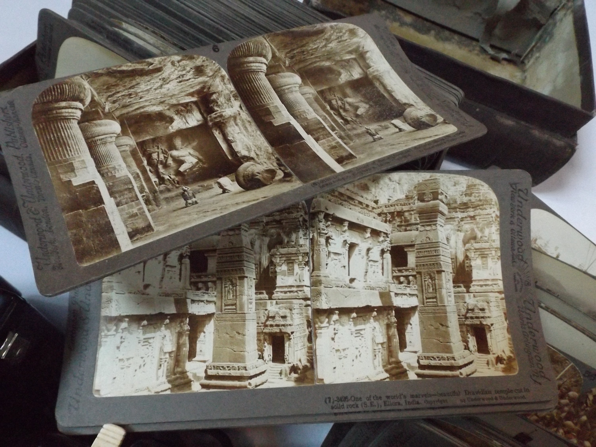 Vintage Cameras and Stereoscopic Cards