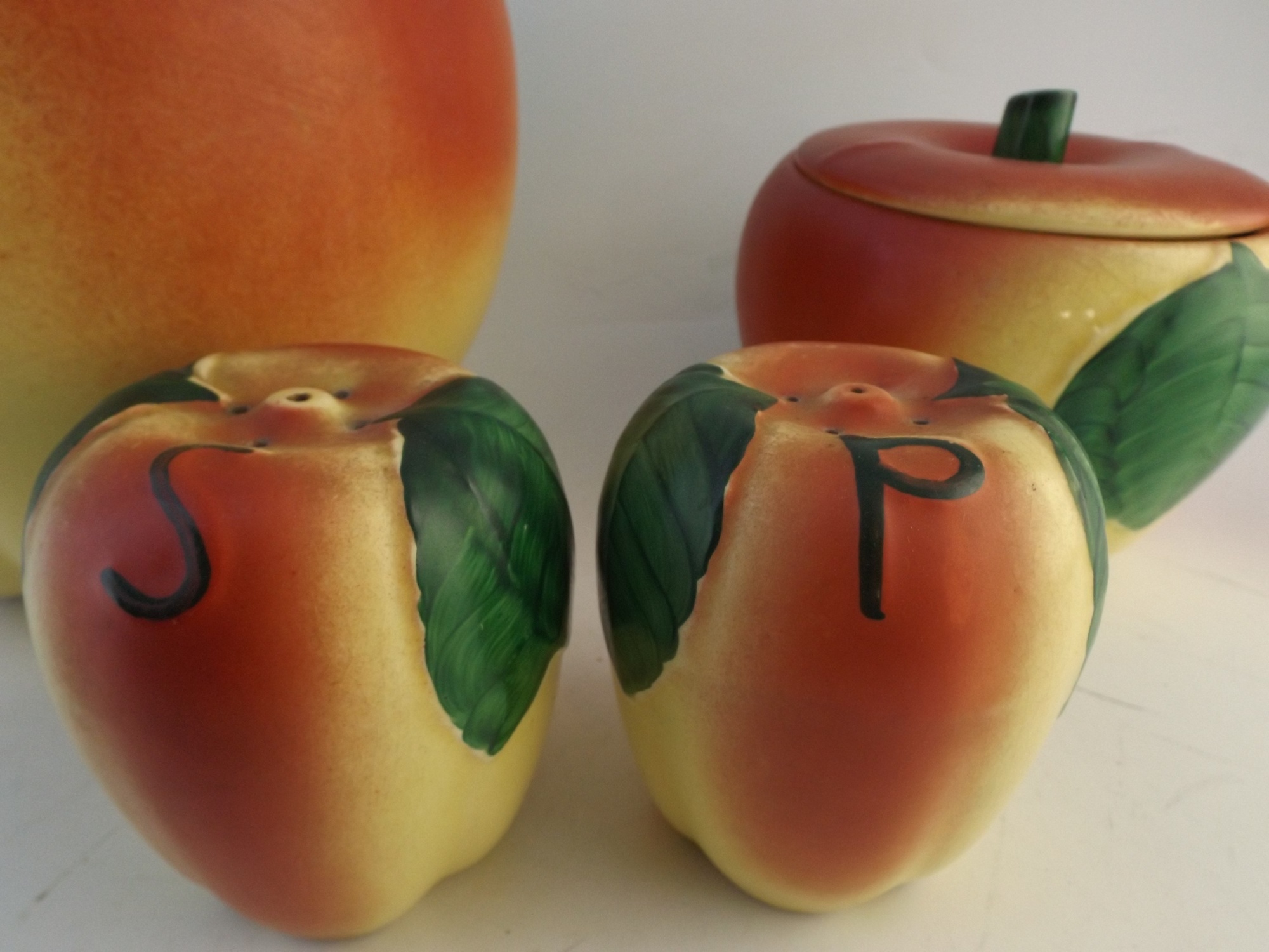 Vintage Hull Pottery Apple Kitchen Set