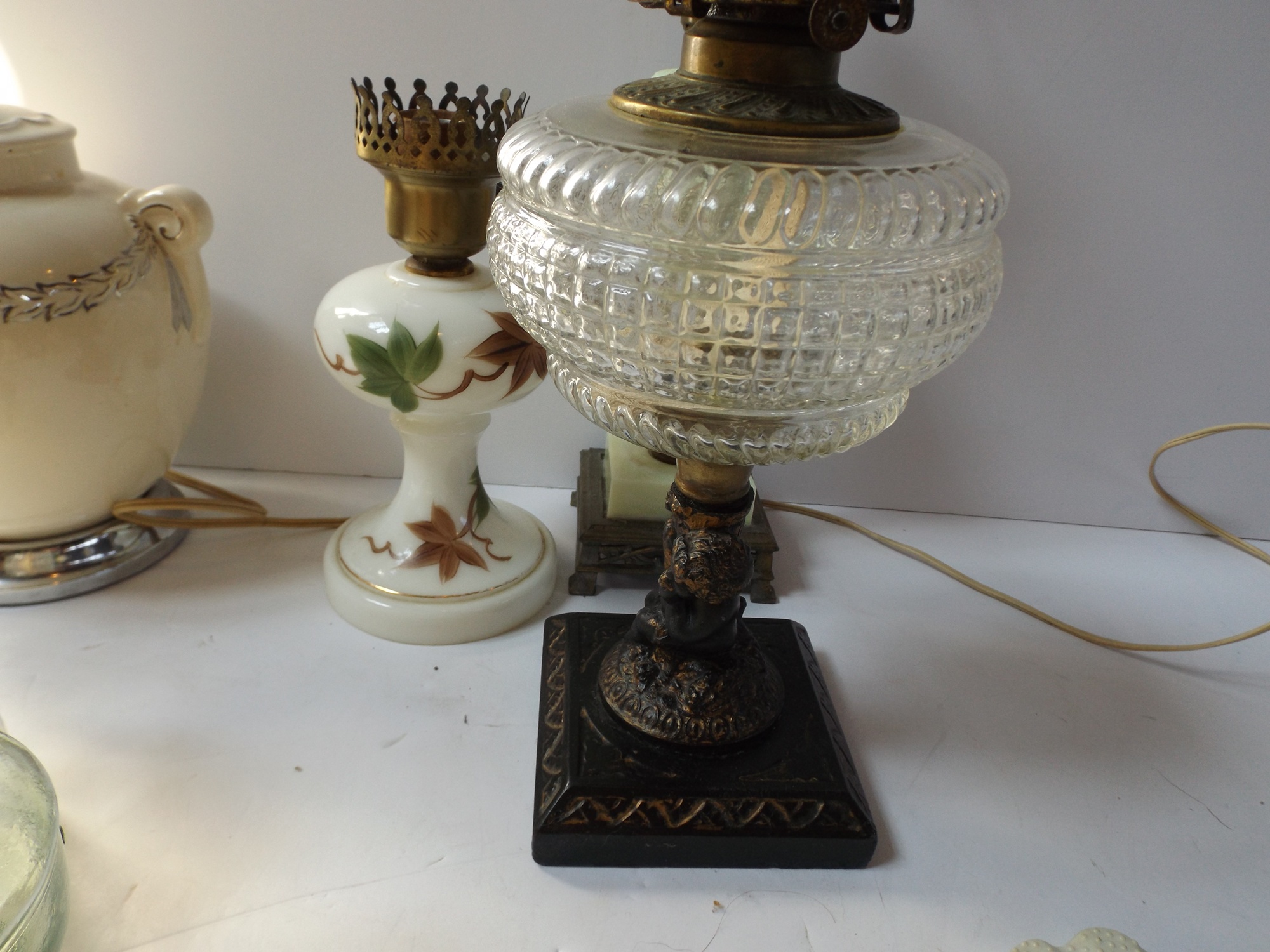 Electric and Kerosene Lamp Group