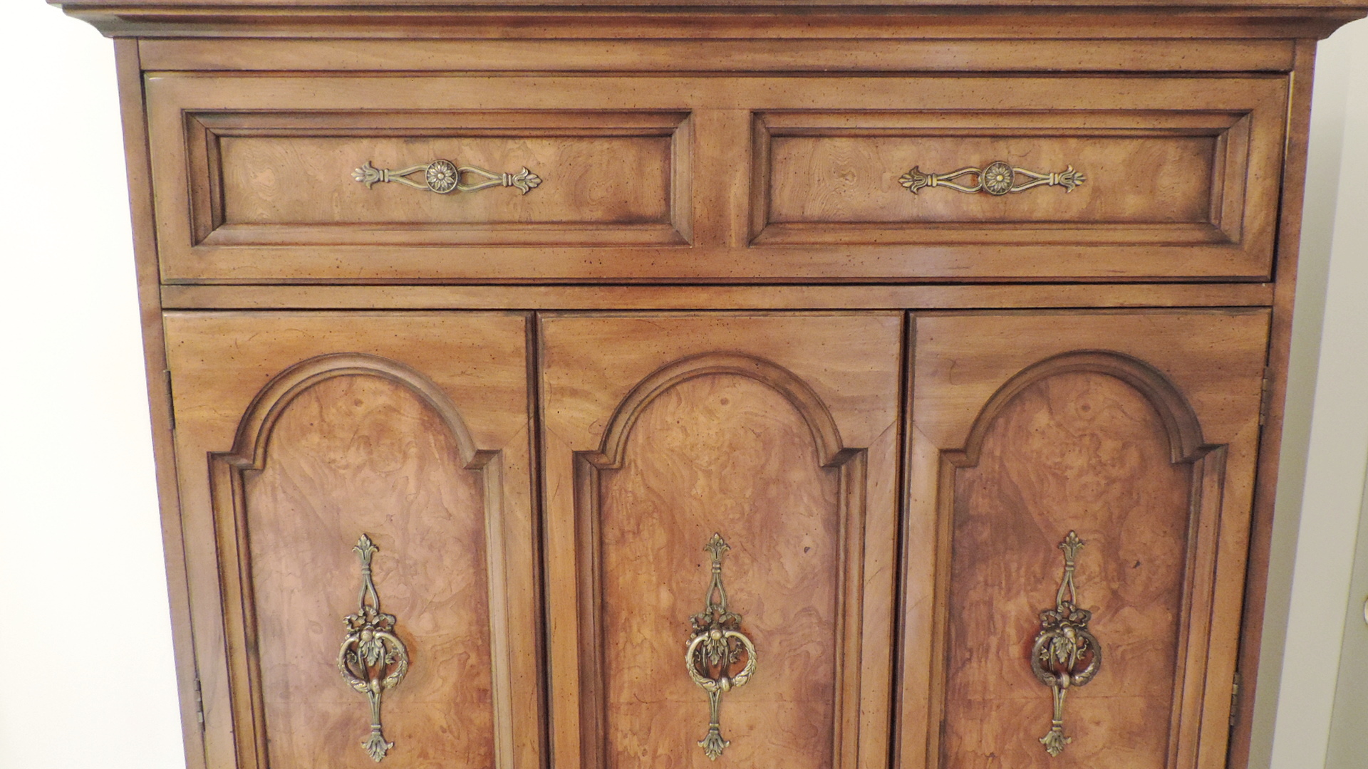 Armoire Chest of Drawers