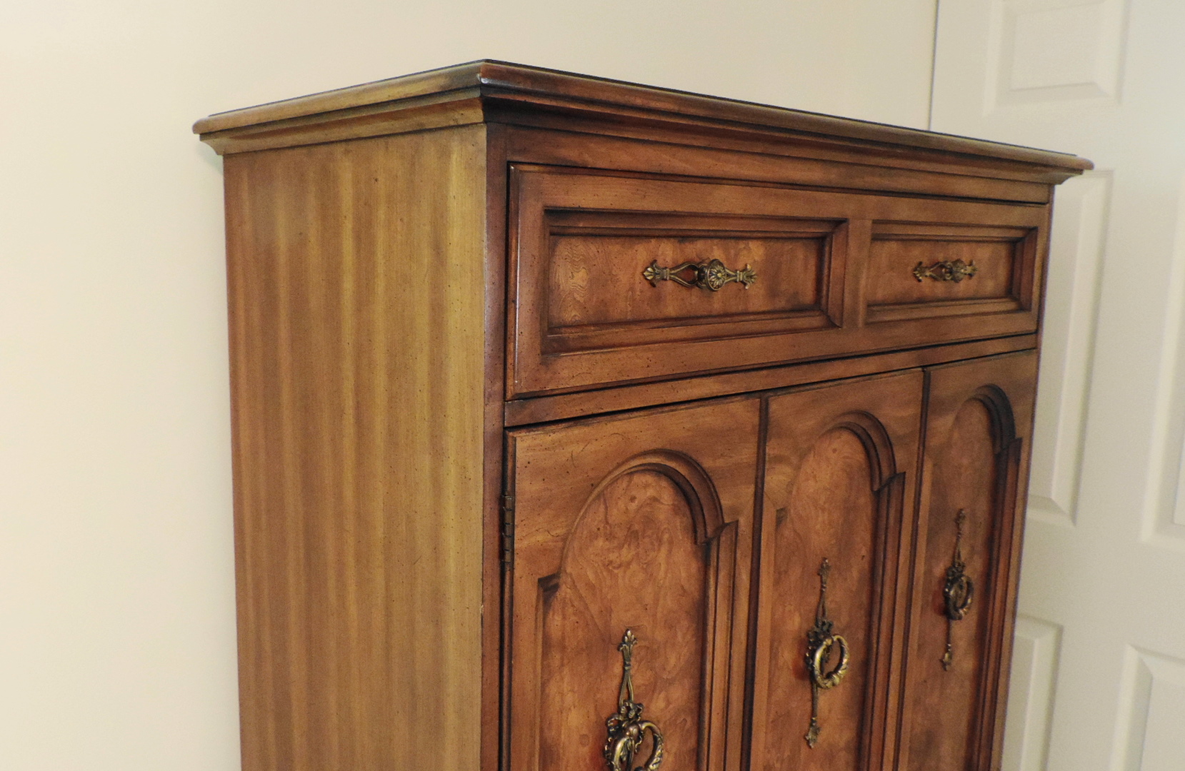 Armoire Chest of Drawers