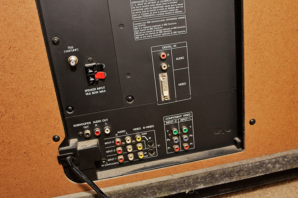 Large Flatscreen JVC I'Art Pro Television Set