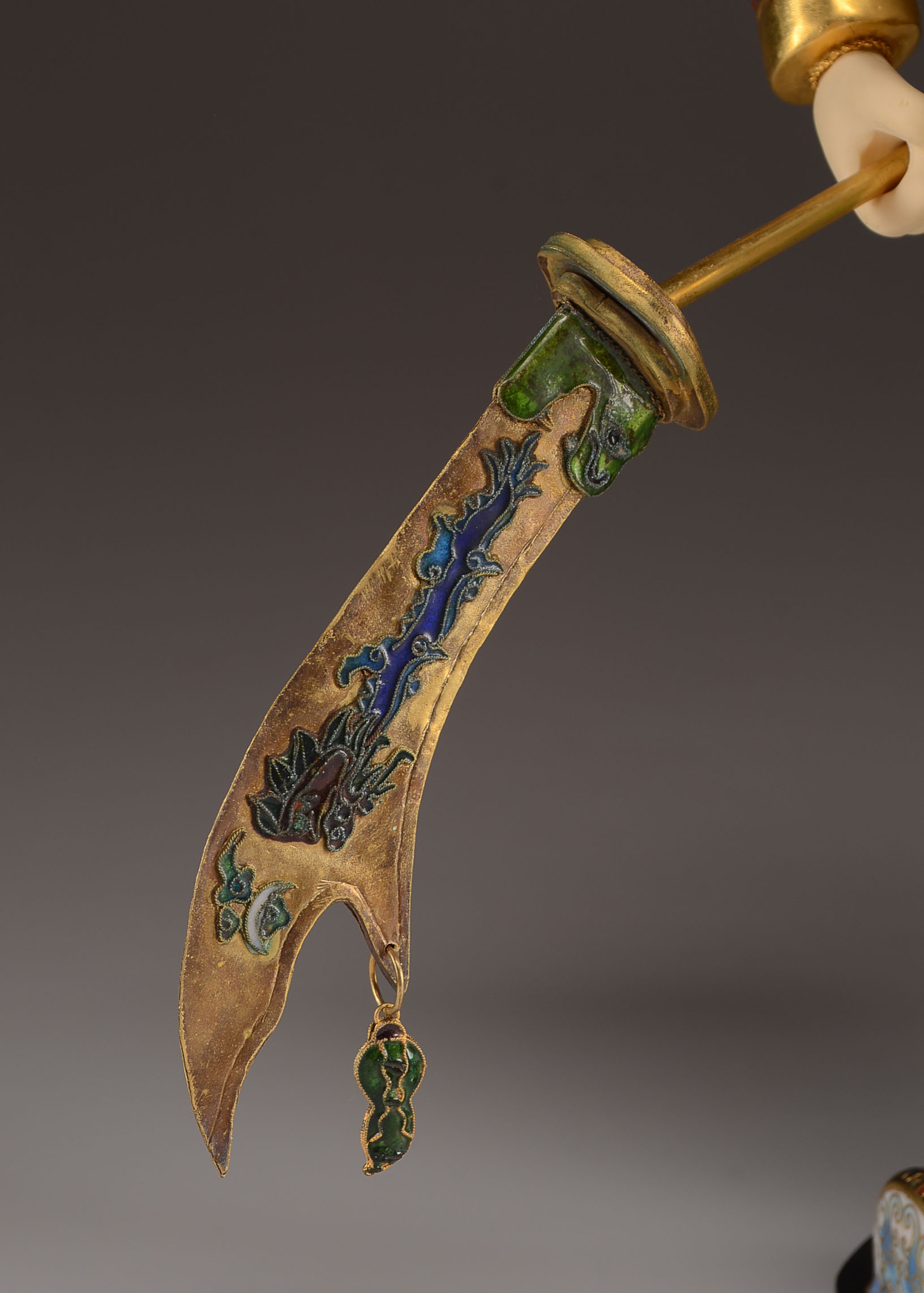 Stunning Chinese Cloisonne Depiction of Warrior Guan Yu