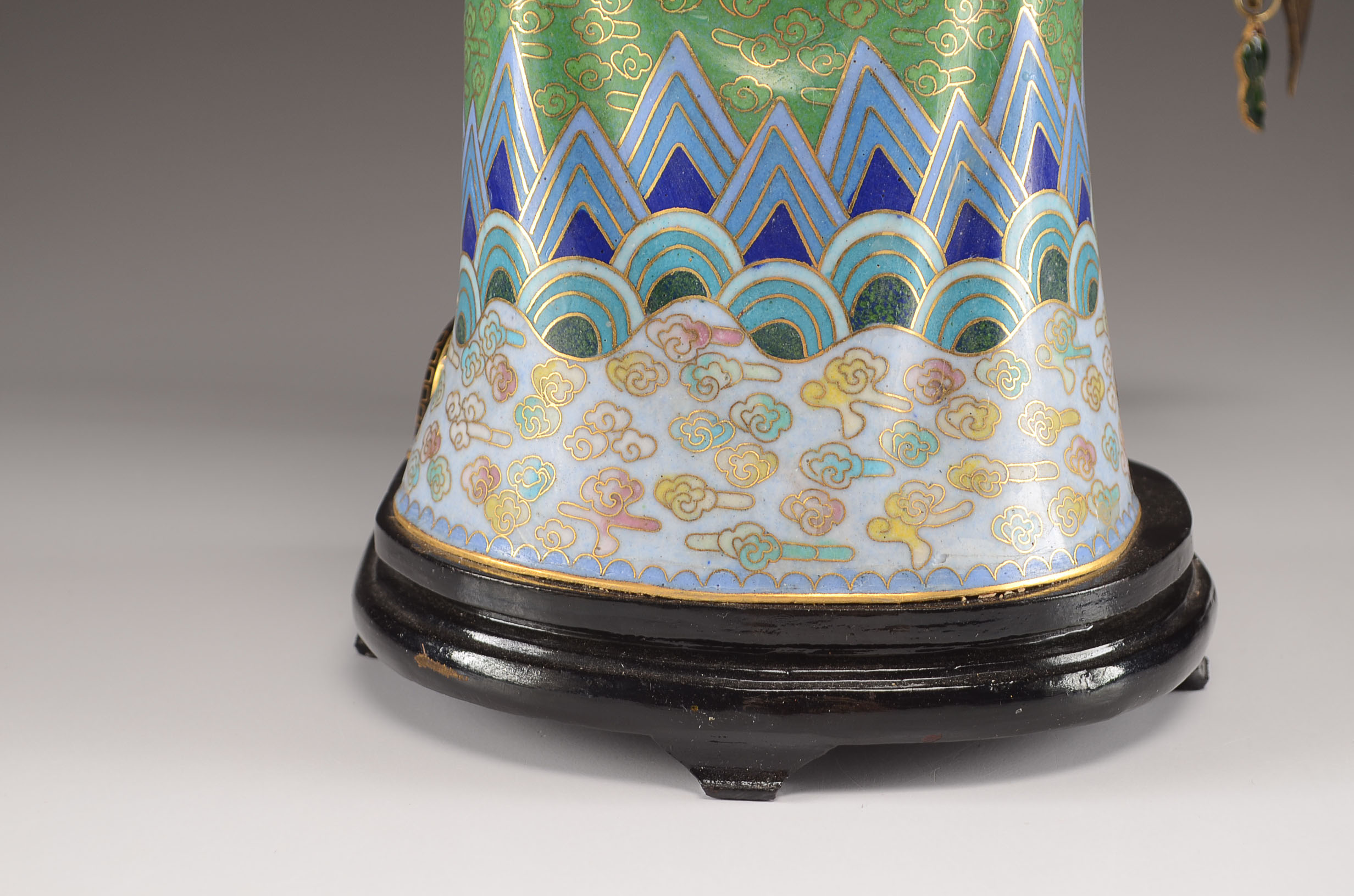 Stunning Chinese Cloisonne Depiction of Warrior Guan Yu