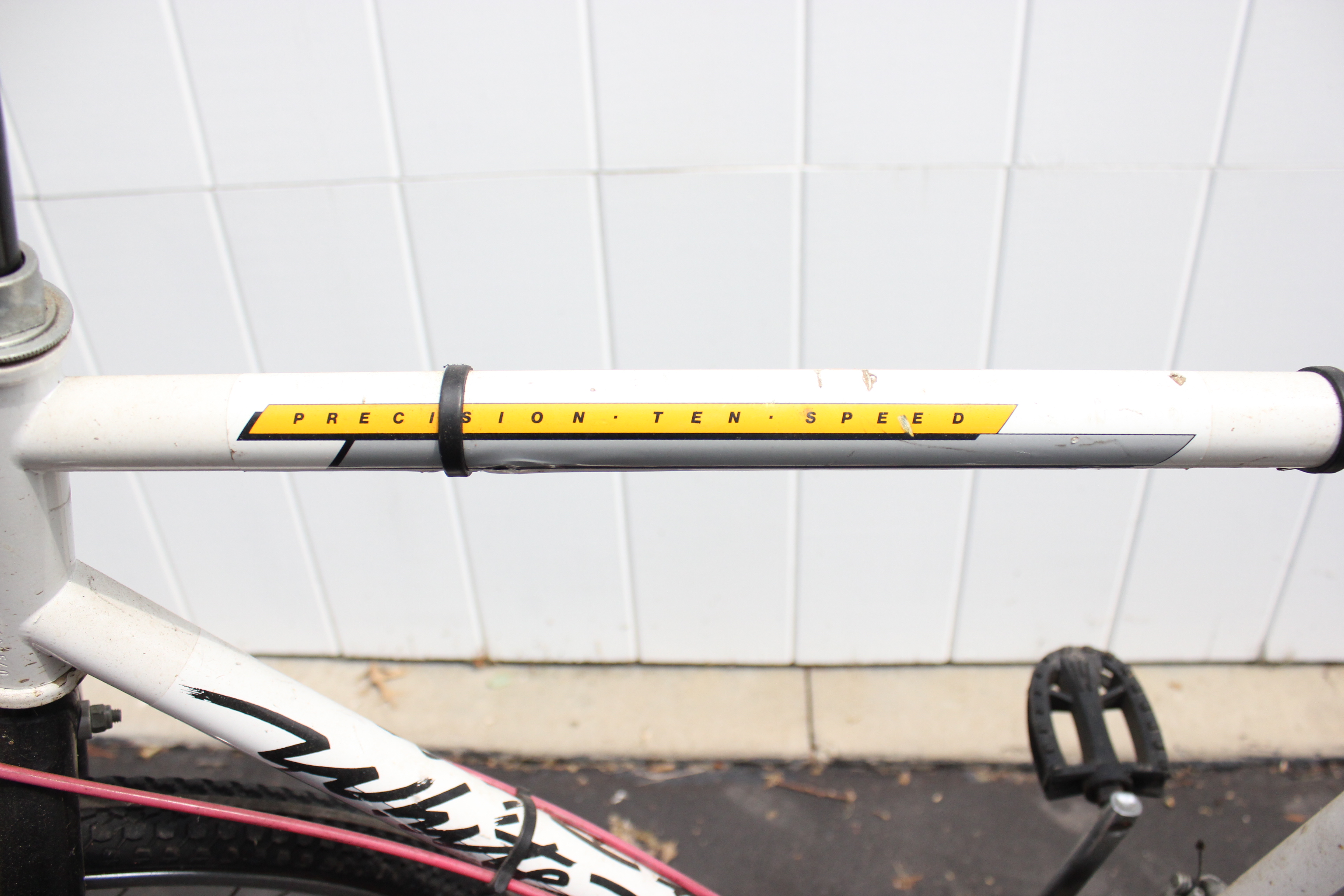 Men's Huffy 10 Speed White River Bike with Pump and Rack 