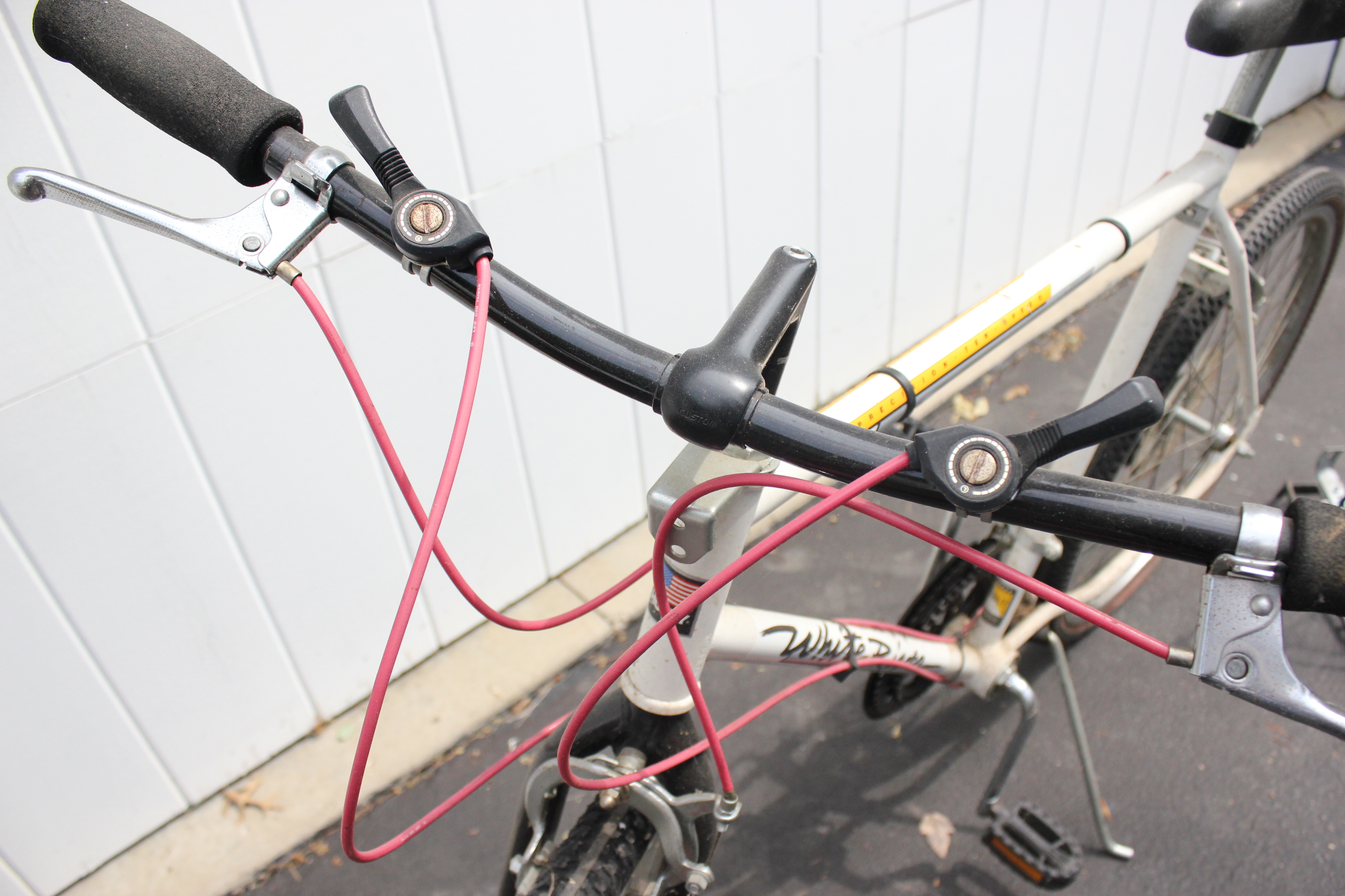 Men's Huffy 10 Speed White River Bike with Pump and Rack 