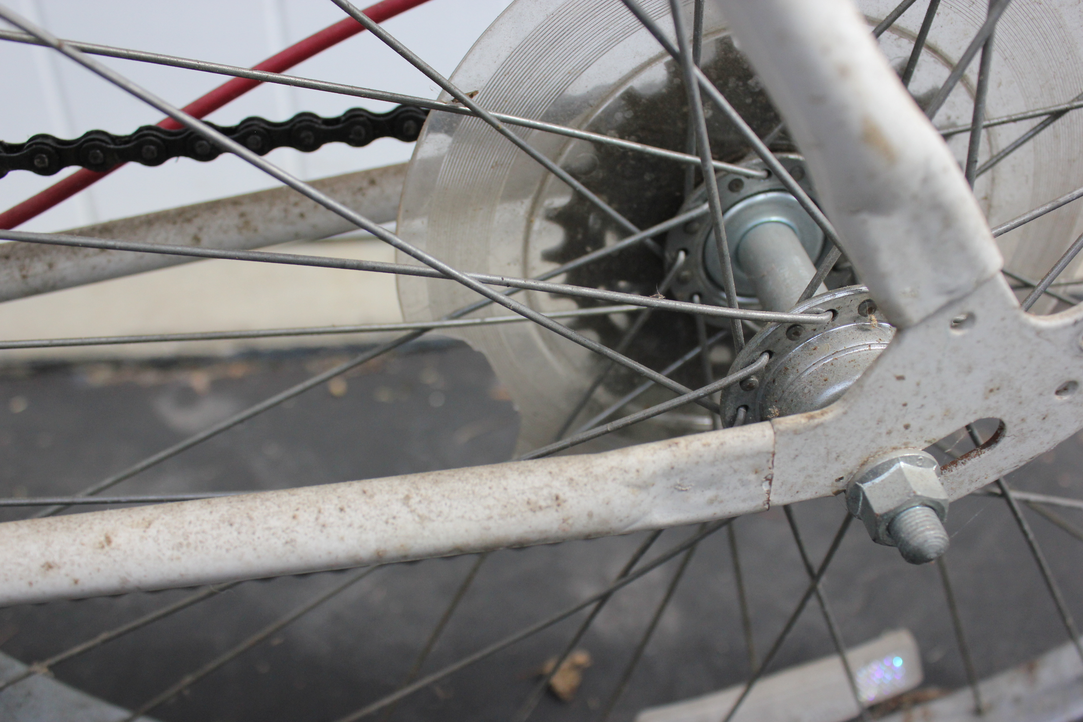 Men's Huffy 10 Speed White River Bike with Pump and Rack 