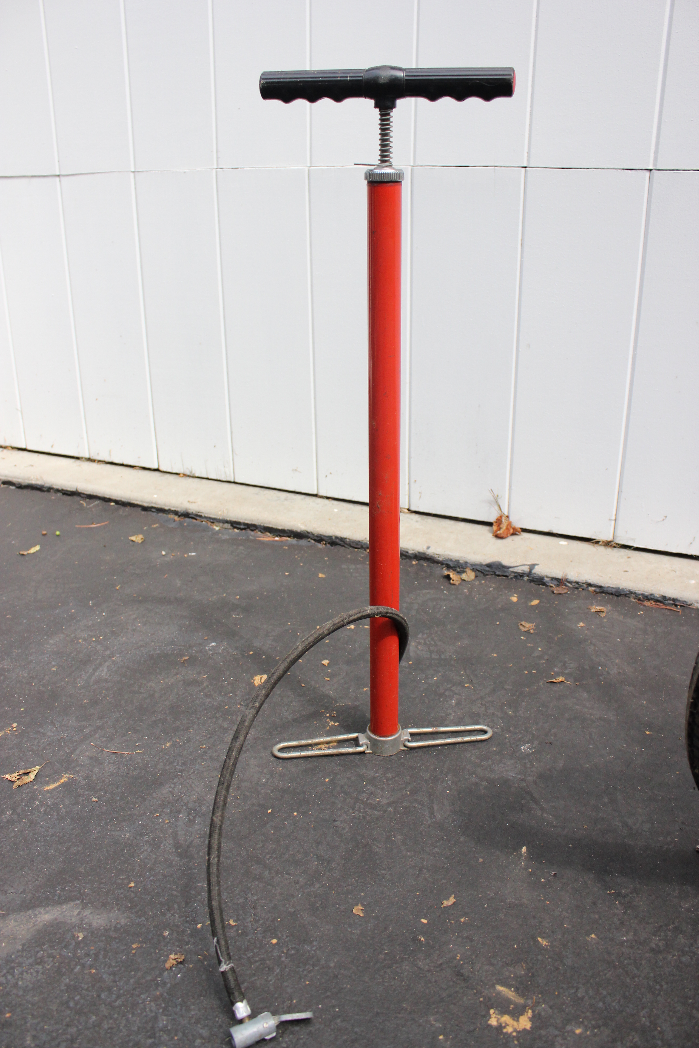 Men's Huffy 10 Speed White River Bike with Pump and Rack 