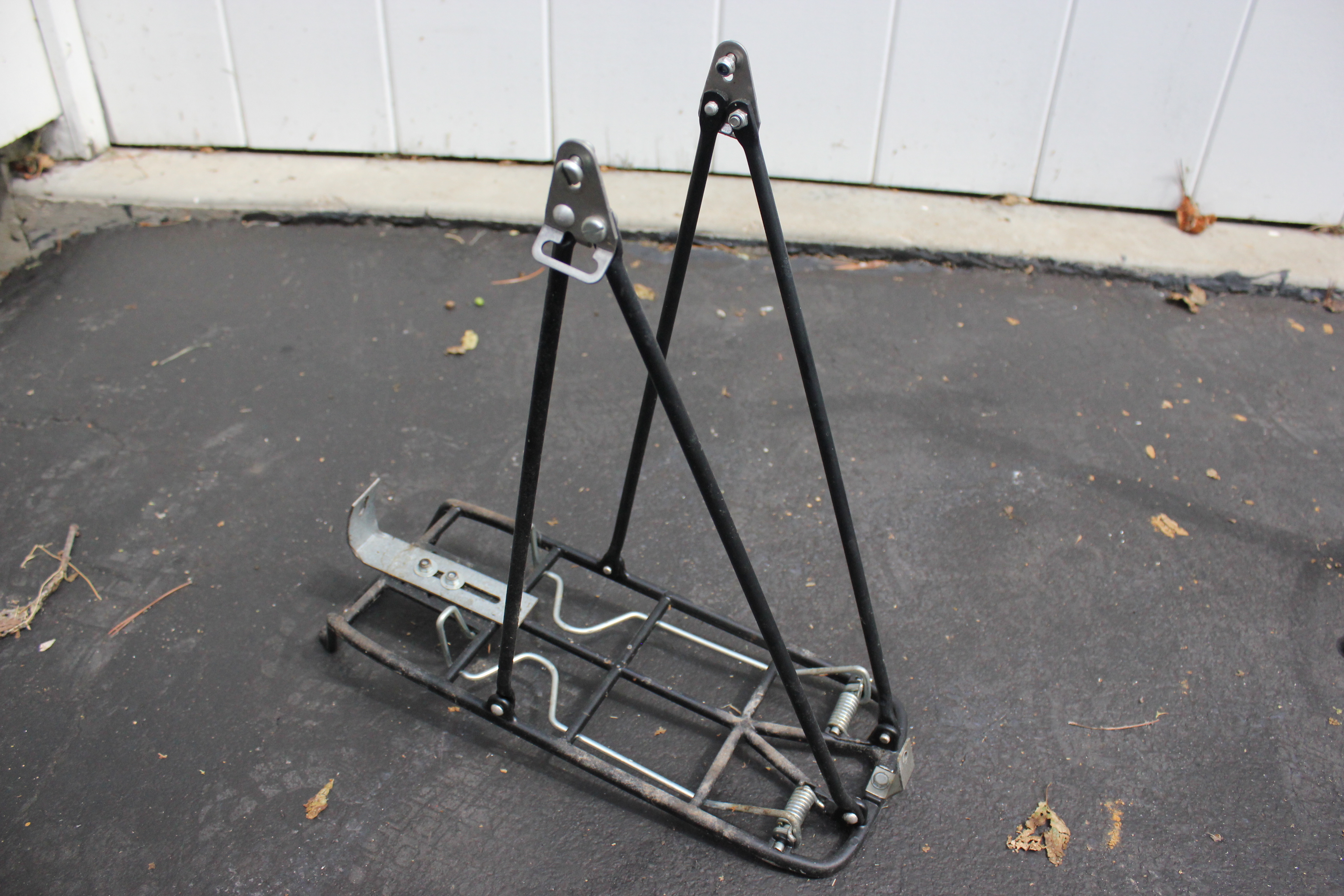 Men's Huffy 10 Speed White River Bike with Pump and Rack 