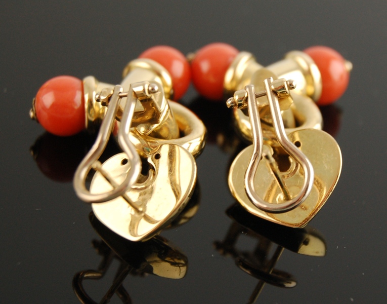 18K Yellow Gold Bracelet and Earrings With Red Coral
