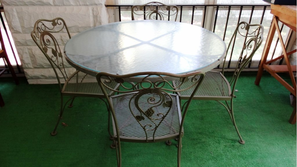 Vintage Iron Patio Table and Chairs