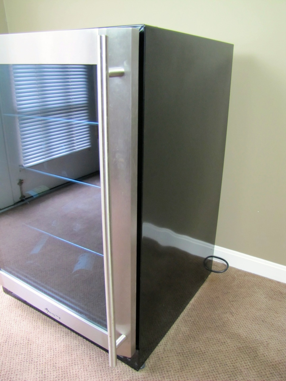 Magic-Chef Vissani 5.8 cu. ft. Beverage Cooler.