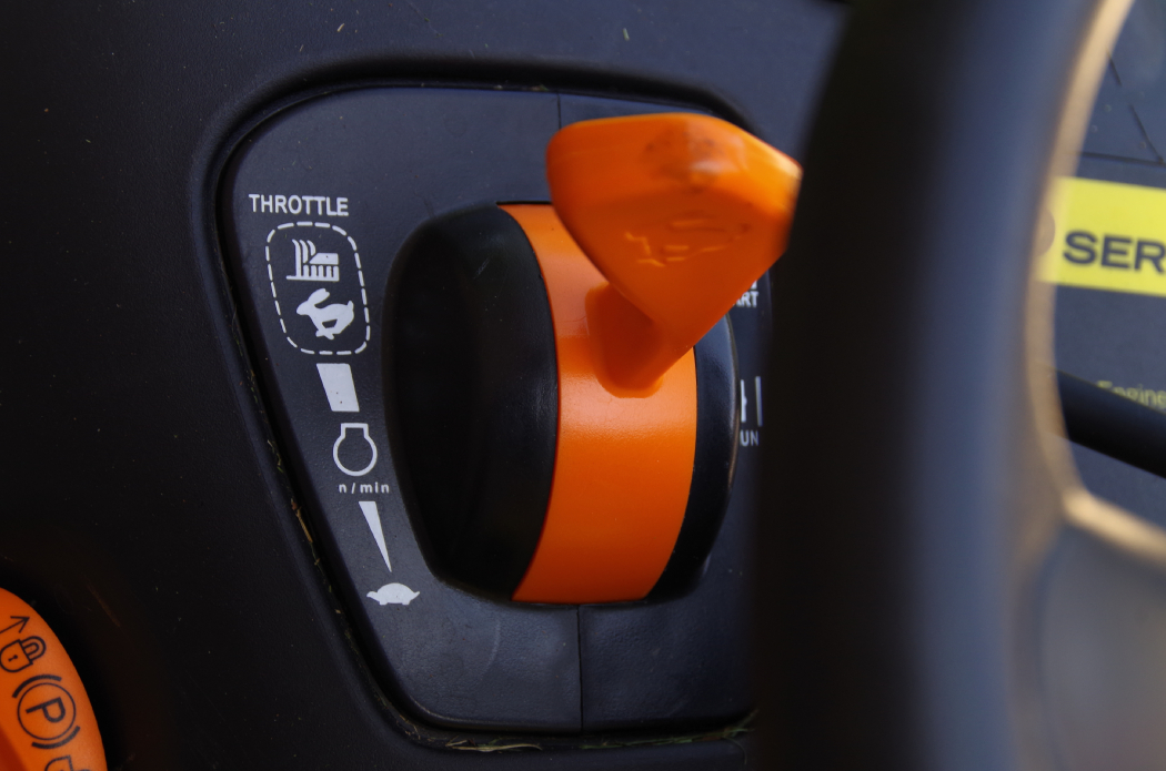 John Deere LA 115 Riding Mower/Tractor 