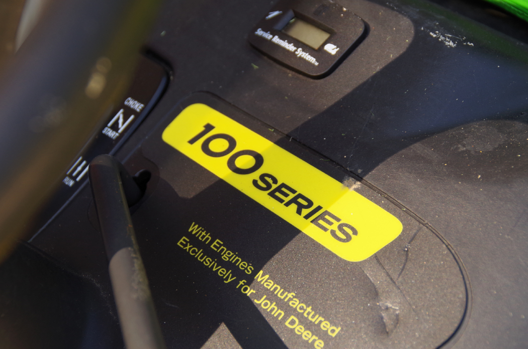 John Deere LA 115 Riding Mower/Tractor 