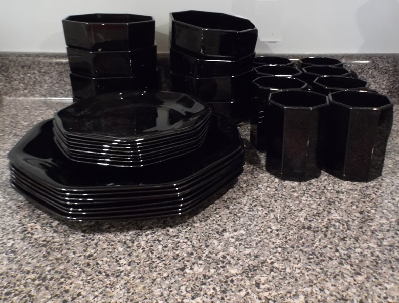 32-Piece Set of Arcoroc France Black Glass Dishes