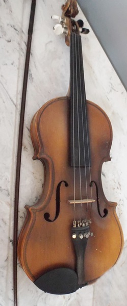 Reproduction Antonius Stradivarius Violin