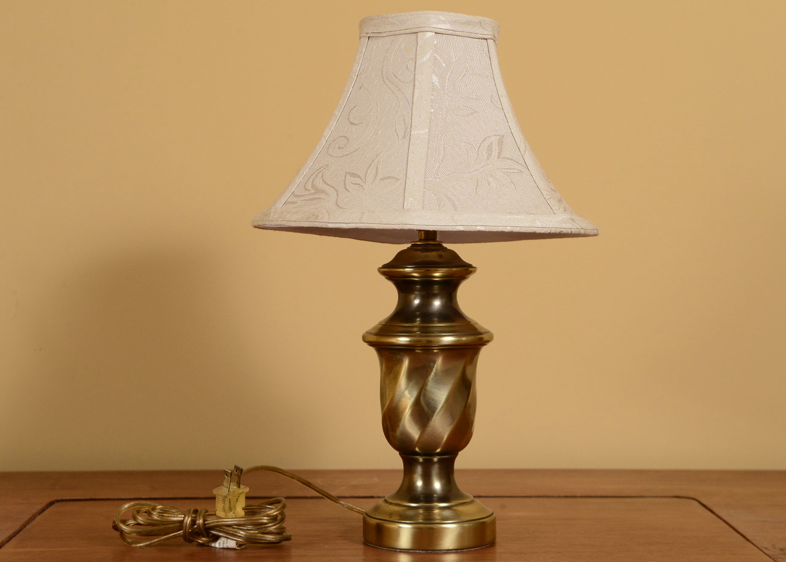 Thick Brass Vessel Lamp
