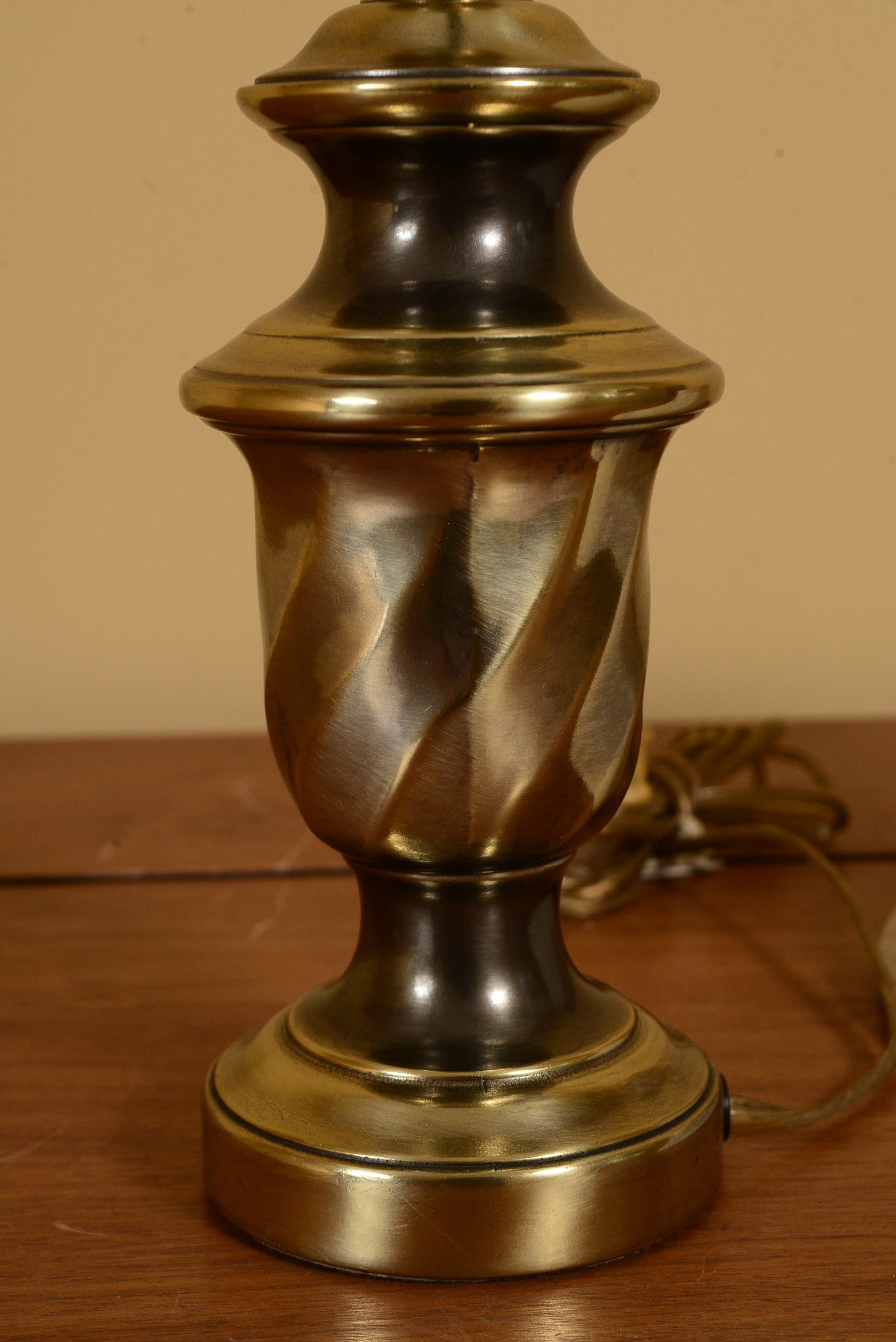 Thick Brass Vessel Lamp